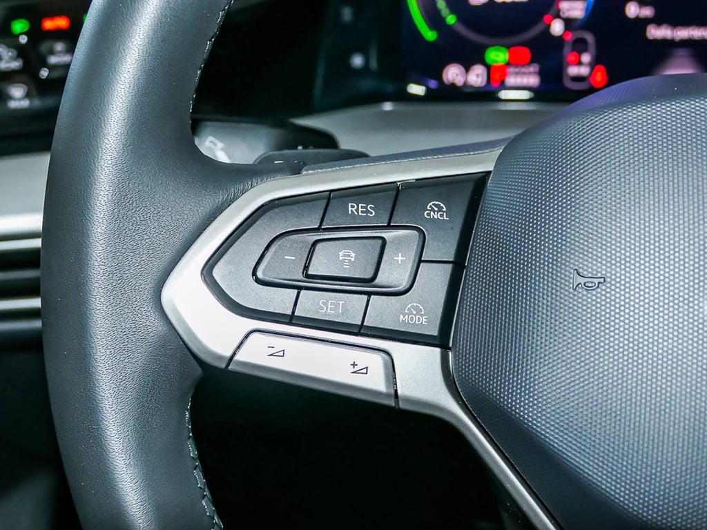 VOLKSWAGEN Golf 1.5 tsi ehybrid life 204cv dsg
