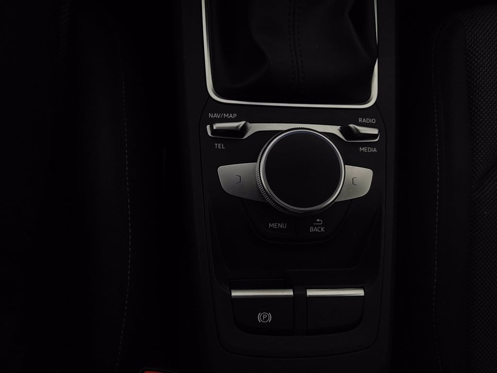 AUDI Q2 35 1.5 tfsi business