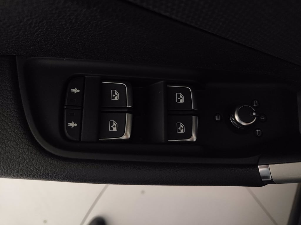 AUDI Q2 35 1.5 tfsi business