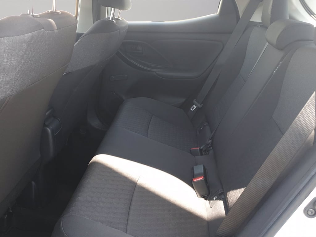 TOYOTA Yaris 1.5h active