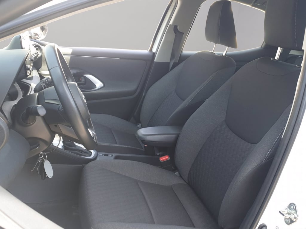 TOYOTA Yaris 1.5h active