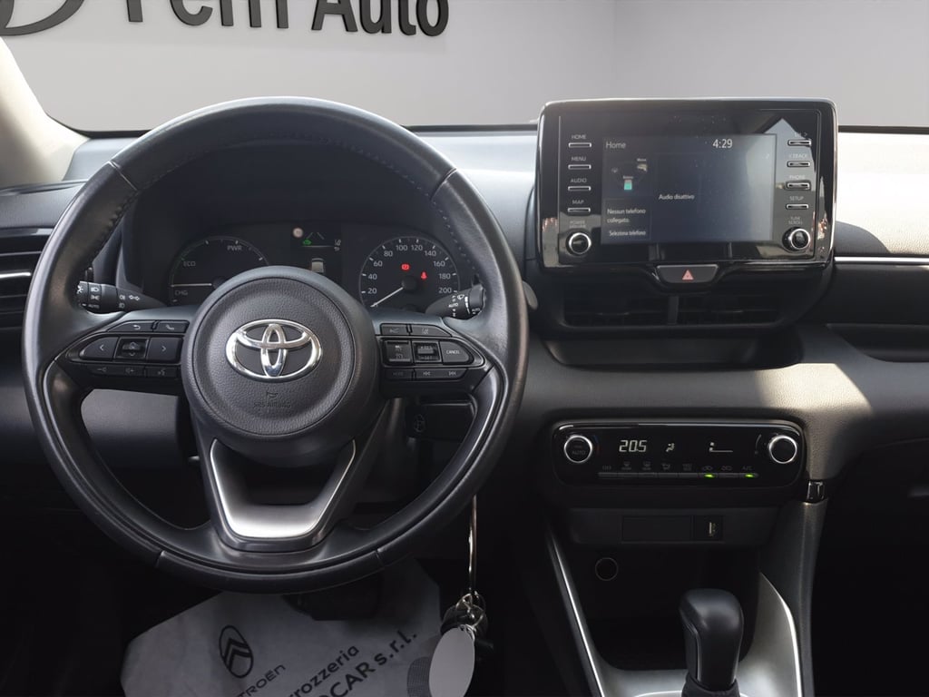 TOYOTA Yaris 1.5h active