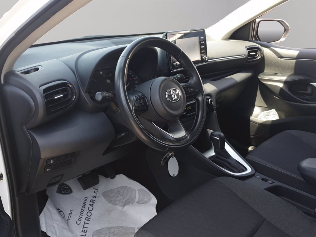 TOYOTA Yaris 1.5h active