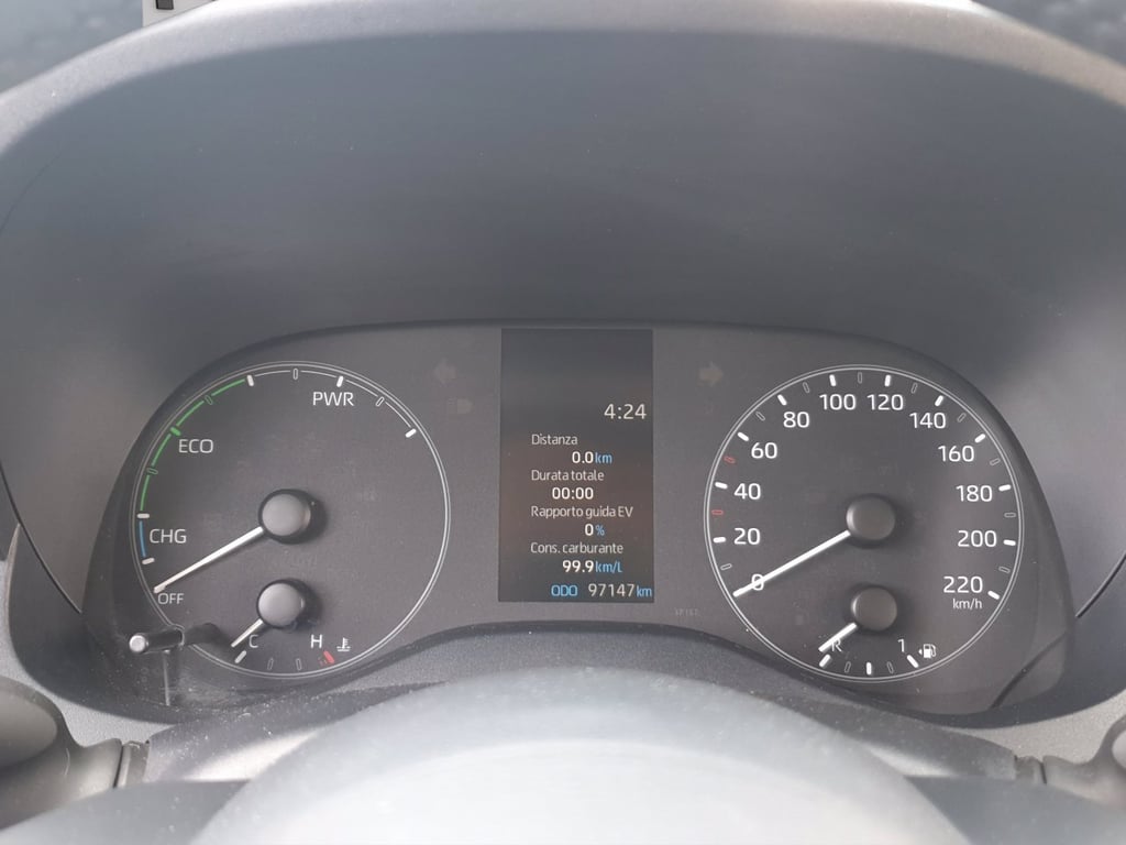 TOYOTA Yaris 1.5h active