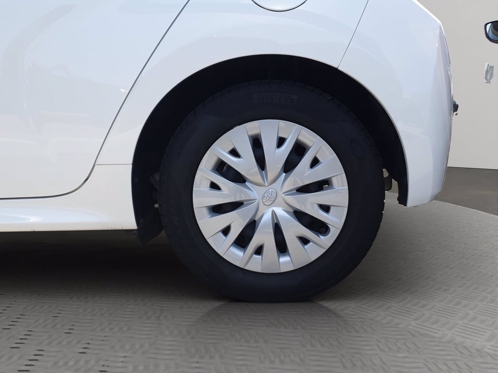 TOYOTA Yaris 1.5h active
