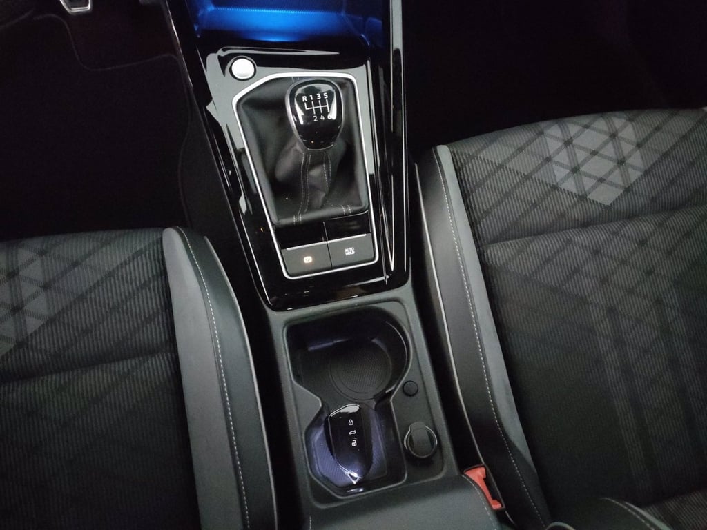 VOLKSWAGEN Golf 1.5 tsi evo r-line 130cv