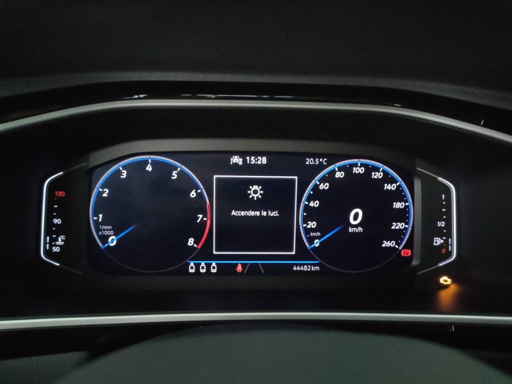 VOLKSWAGEN T-roc 1.5 tsi r-line