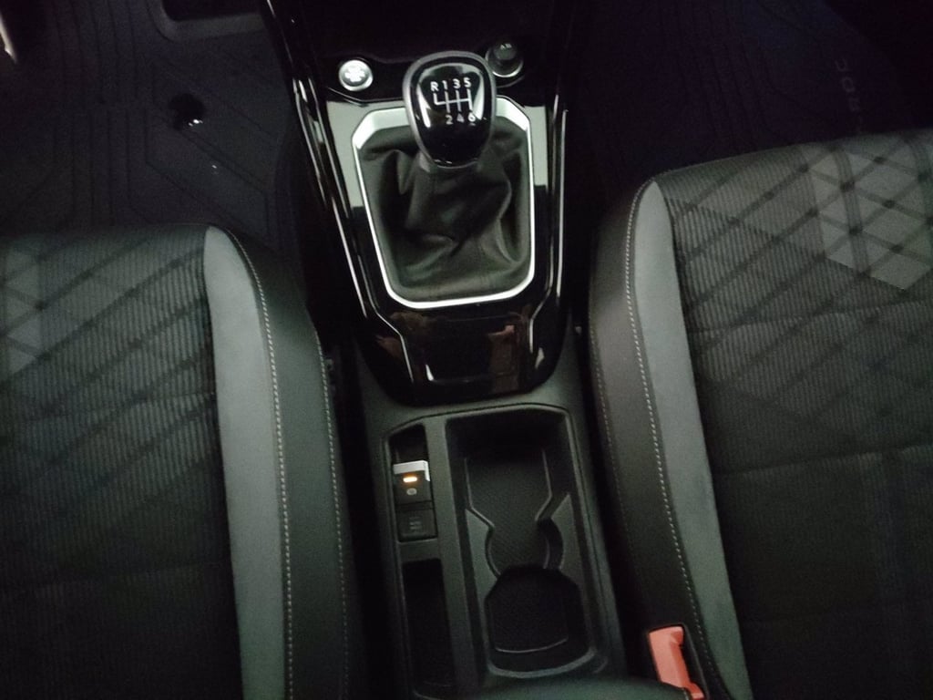 VOLKSWAGEN T-roc 1.5 tsi r-line