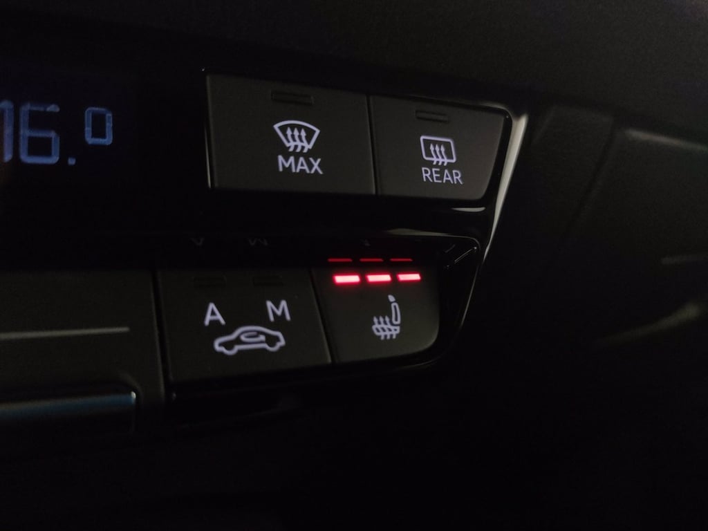AUDI A3 allstreet 2.0 tdi identity contrast 150cv s-tronic