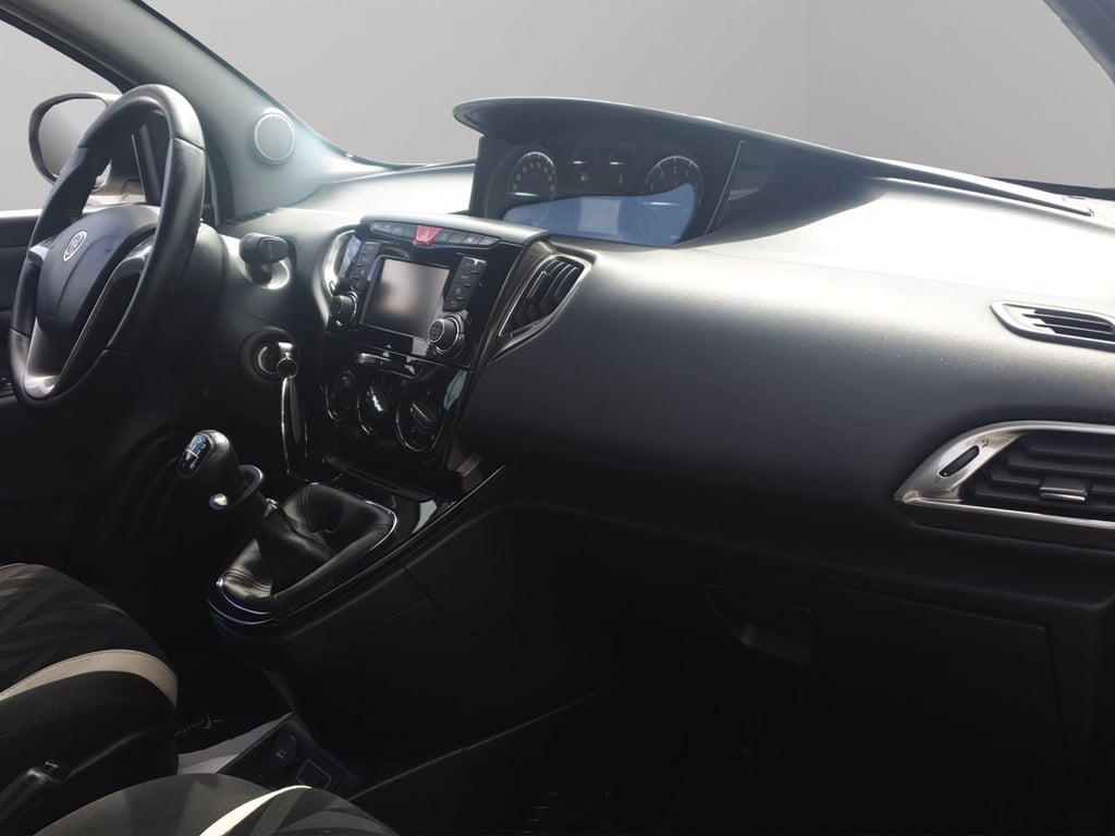 LANCIA Ypsilon 1.2 silver 69cv