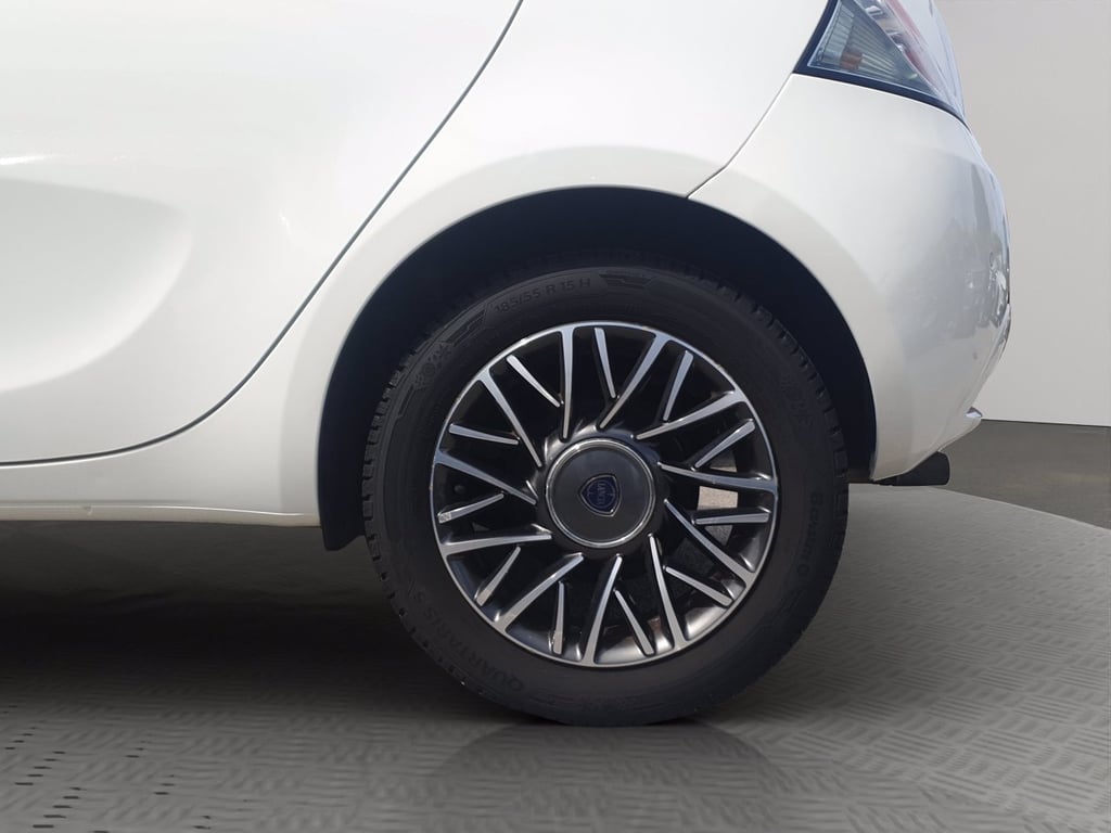 LANCIA Ypsilon 1.2 silver 69cv