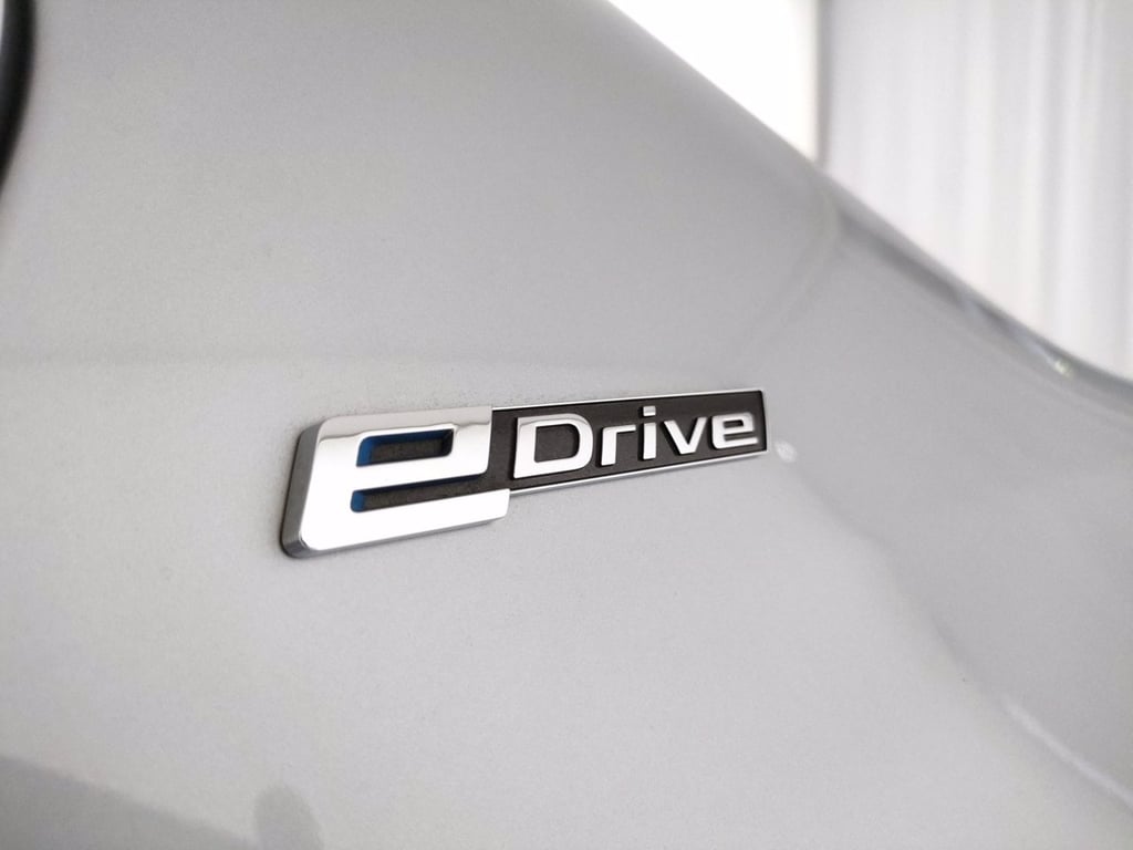 BMW 330e luxury auto