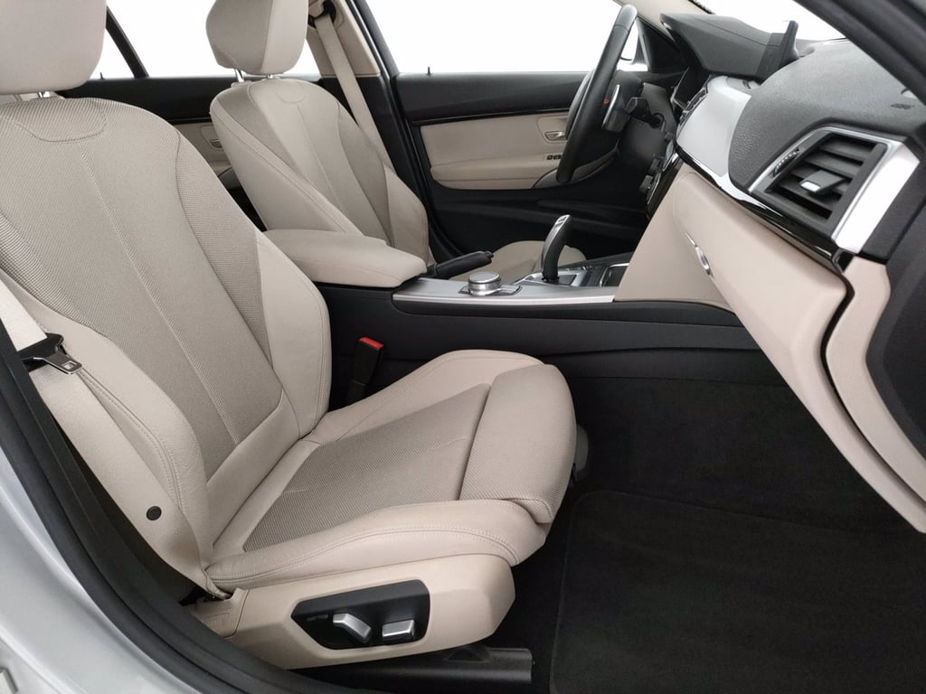 BMW 330e luxury auto