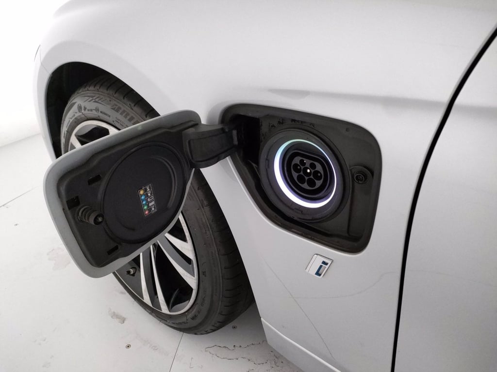 BMW 330e luxury auto