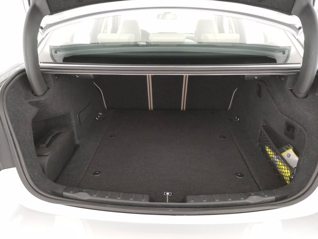BMW 330e luxury auto
