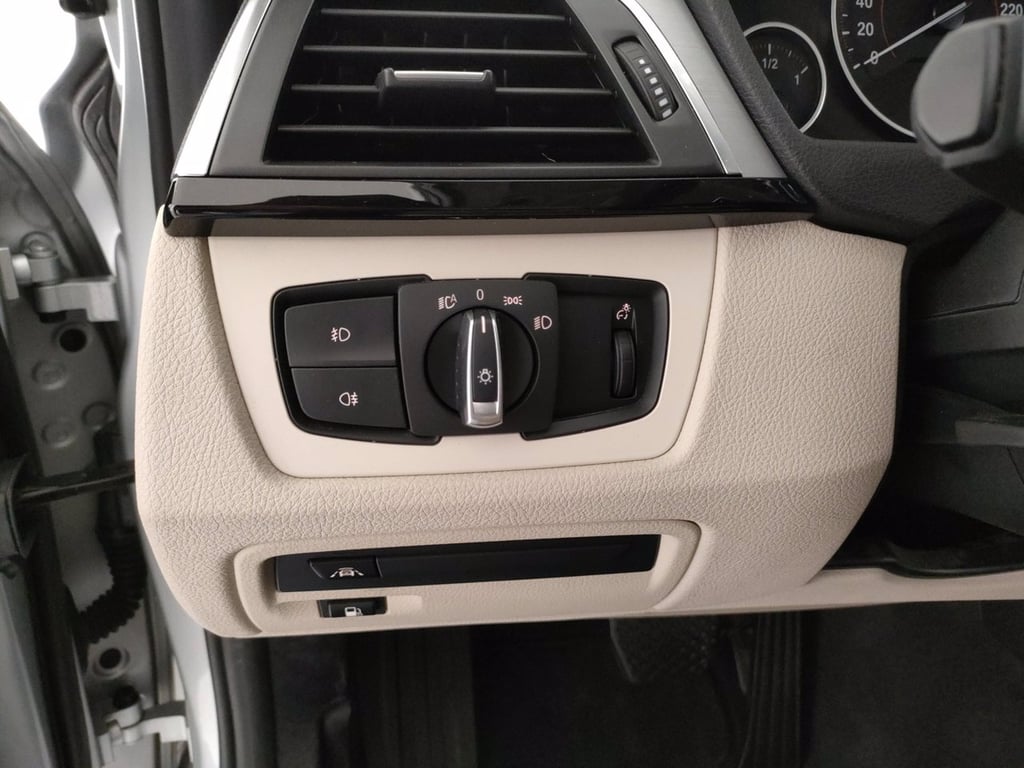 BMW 330e luxury auto