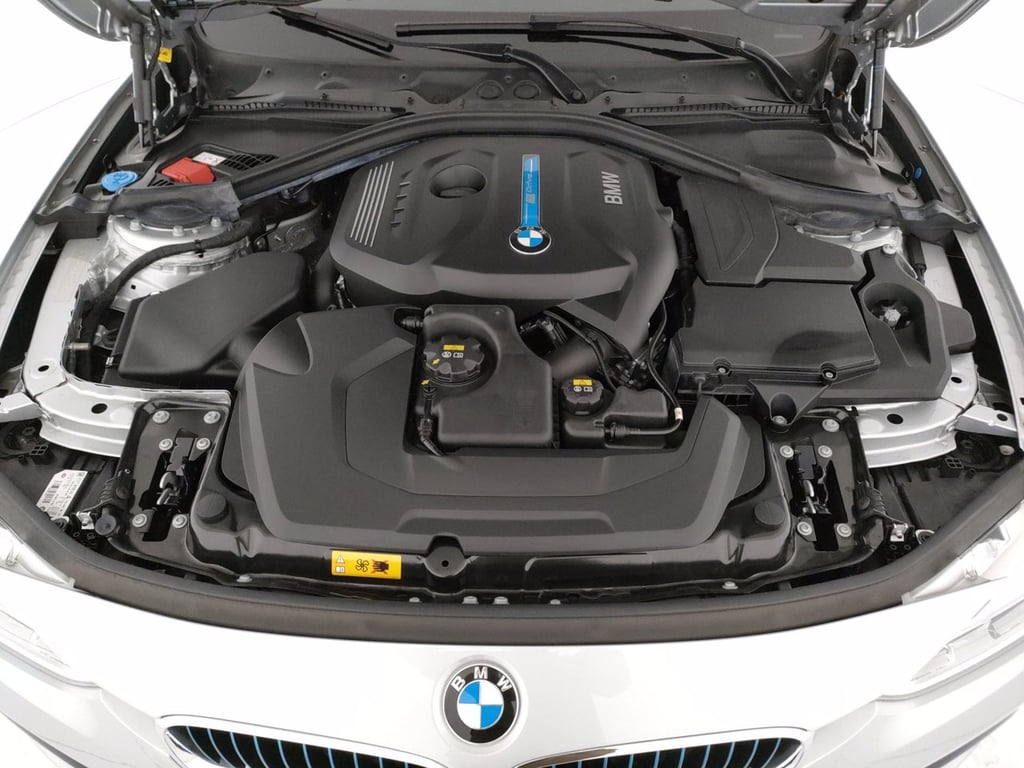 BMW 330e luxury auto