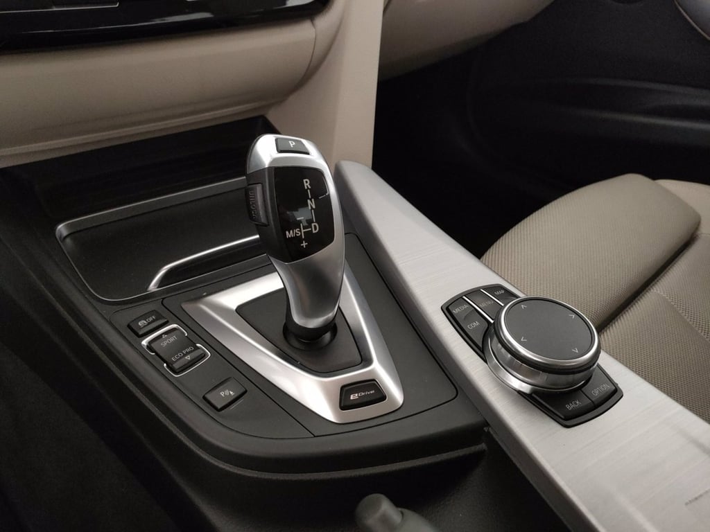 BMW 330e luxury auto