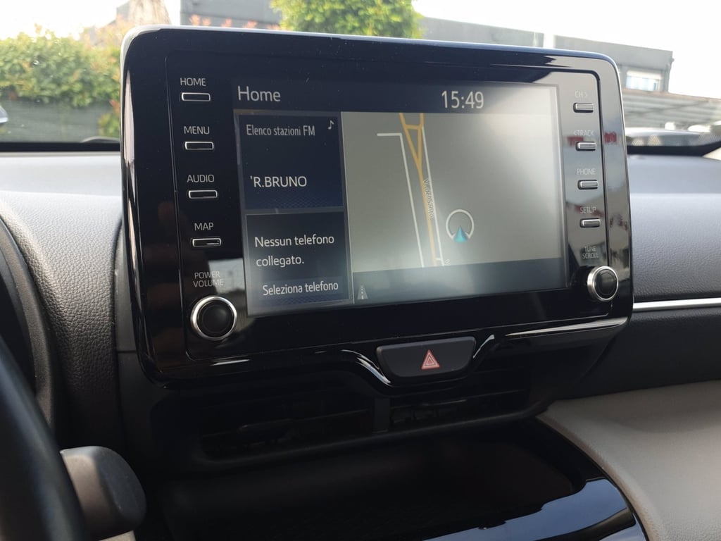 TOYOTA Yaris cross 1.5h business fwd 116cv e-cvt