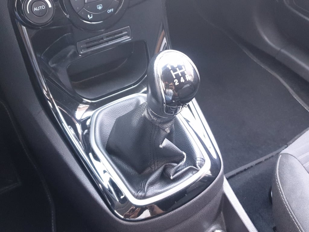FORD Diesel Fiesta 2013 5p 1.5 tdci Titanium 75cv