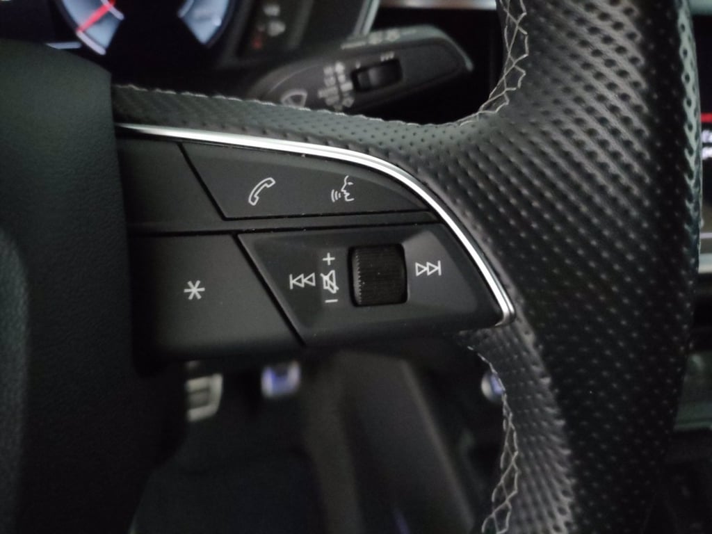AUDI Q3 35 1.5 tfsi identity black s-tronic