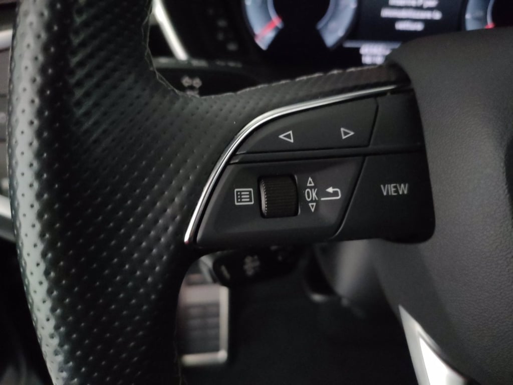 AUDI Q3 35 1.5 tfsi identity black s-tronic