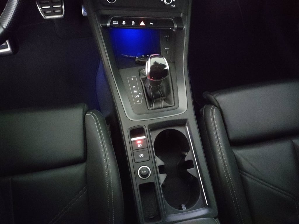 AUDI Q3 35 1.5 tfsi identity black s-tronic