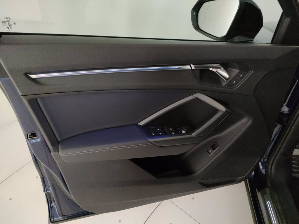 AUDI Q3 35 1.5 tfsi identity black s-tronic