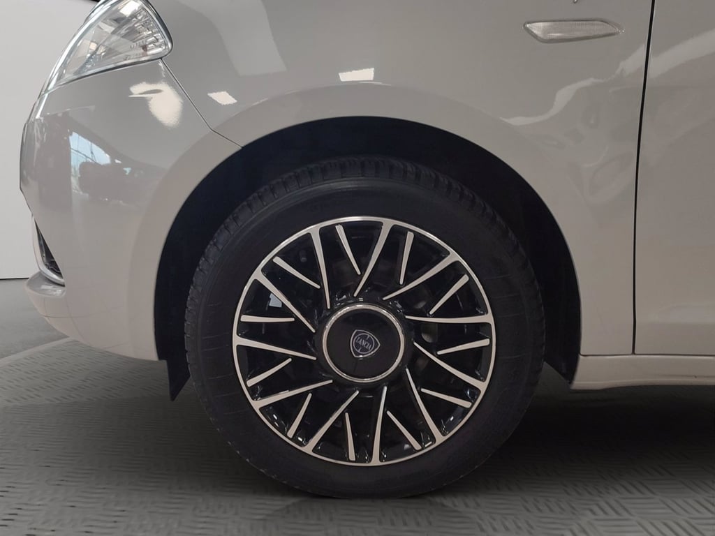 LANCIA Ypsilon 1.2 mya 69cv
