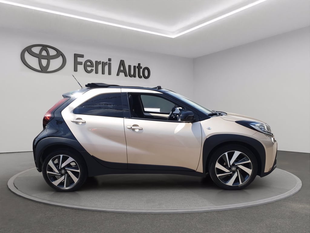 TOYOTA Aygo x 1.0 lounge air 72cv