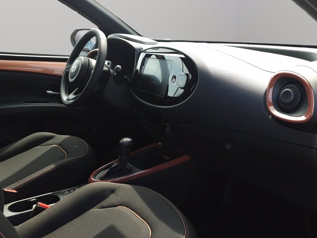 TOYOTA Aygo x 1.5 hybrid icon e-cvt