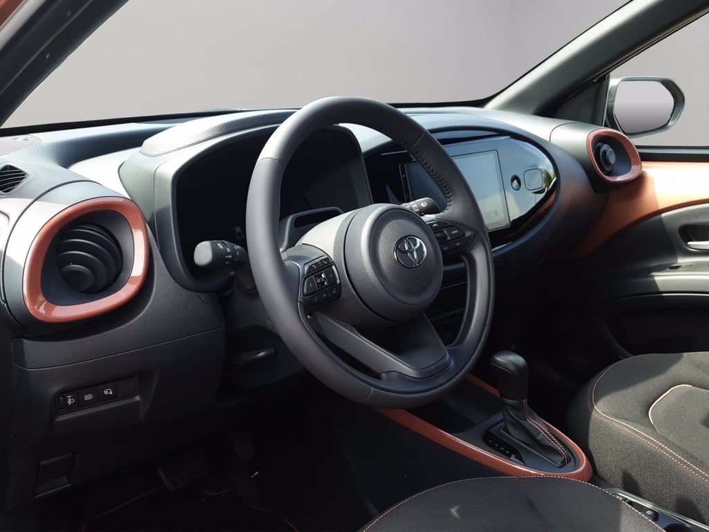 TOYOTA Aygo x 1.5 hybrid icon e-cvt