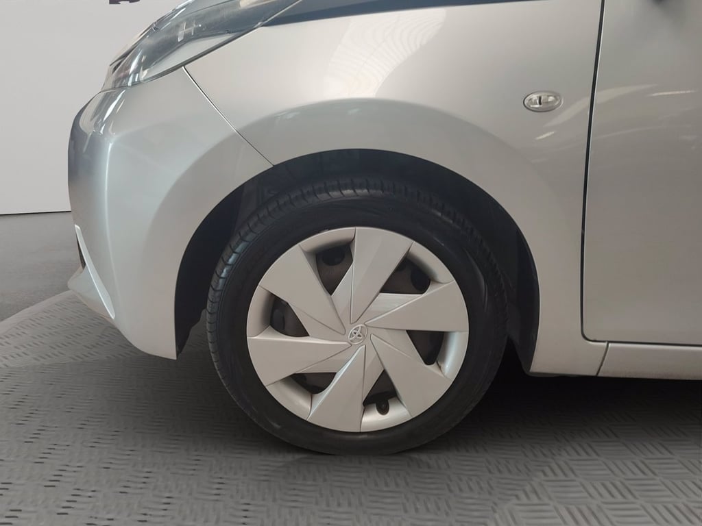 TOYOTA Aygo 5p 1.0 x-play my15