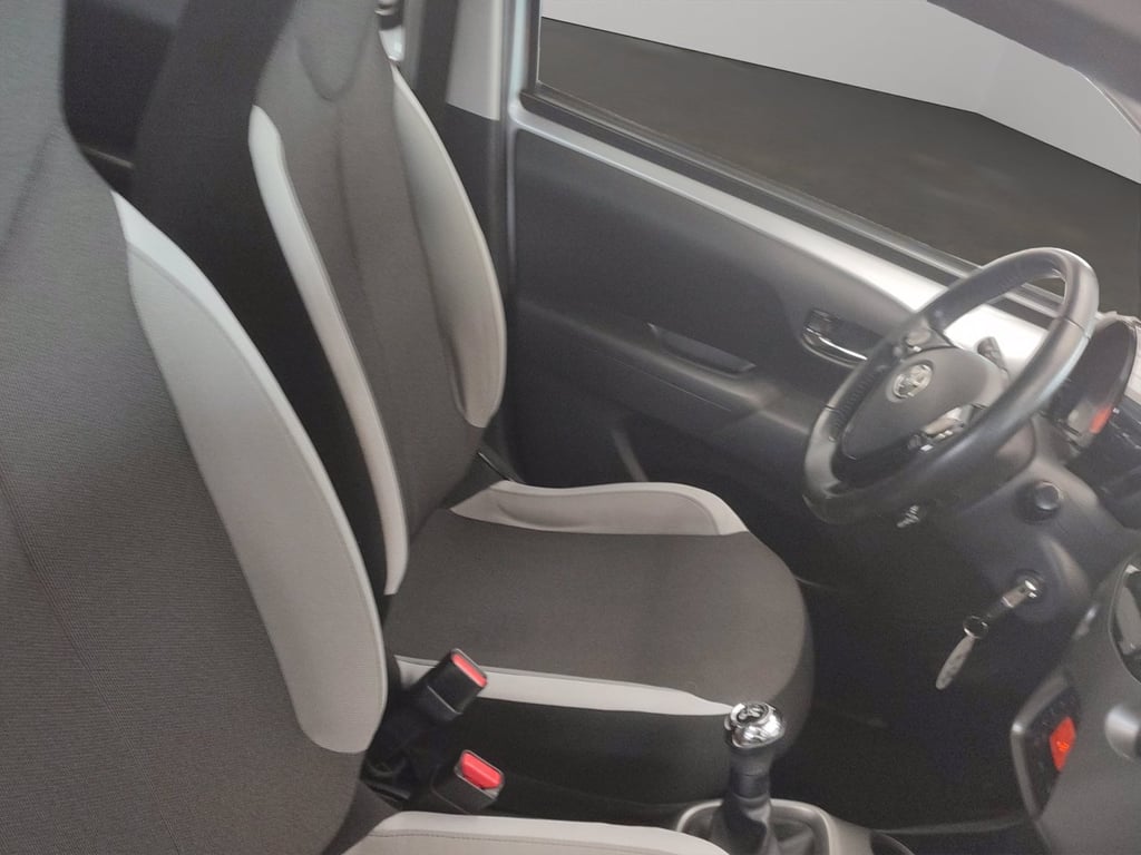 TOYOTA Aygo 5p 1.0 x-play my15
