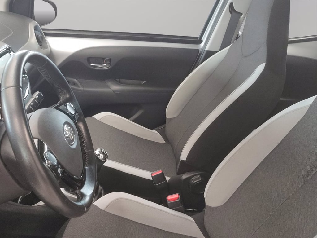 TOYOTA Aygo 5p 1.0 x-play my15