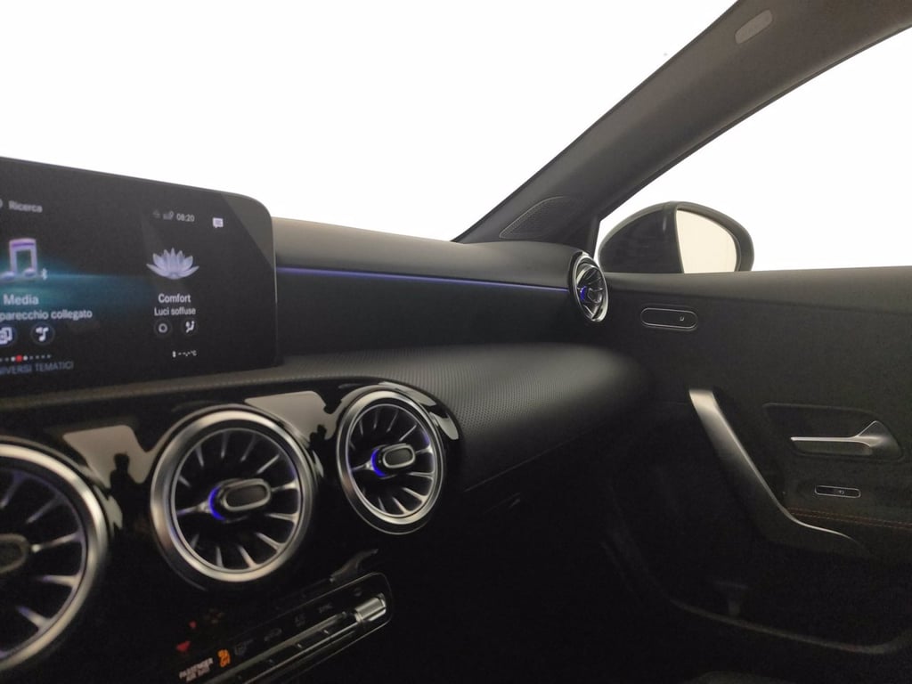MERCEDES A 200 d premium night edition auto