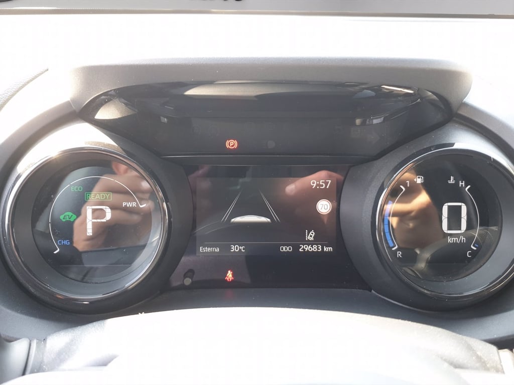 TOYOTA Yaris 1.5h lounge