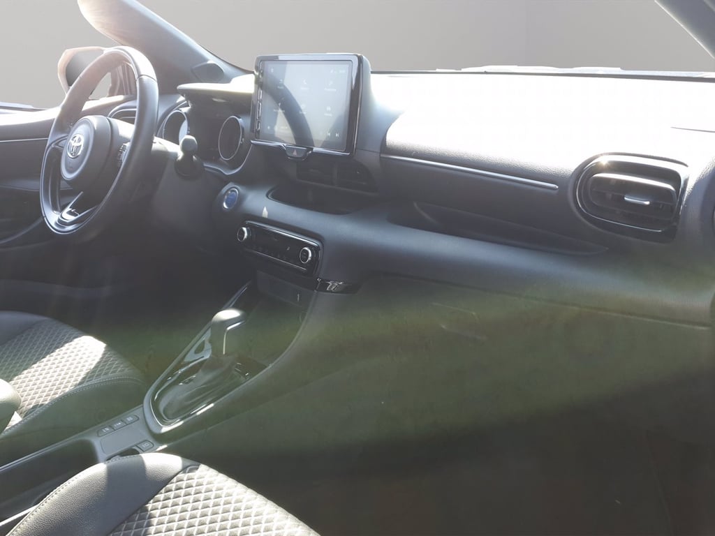 TOYOTA Yaris 1.5h lounge