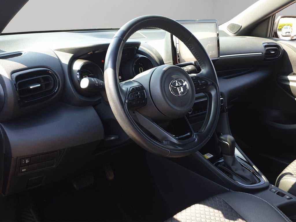 TOYOTA Yaris 1.5h lounge