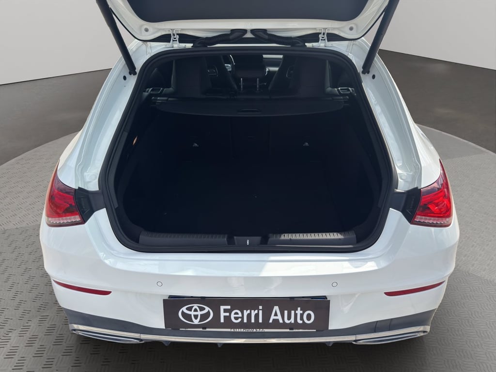 MERCEDES Cla shooting brake 200 d premium auto
