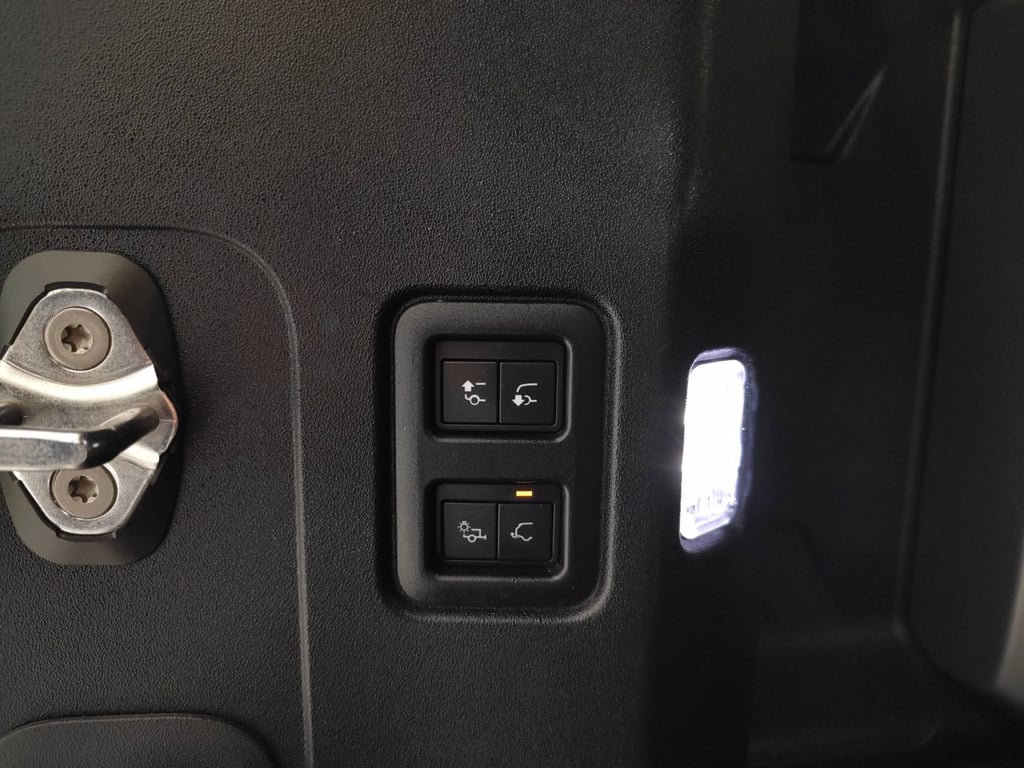 LAND ROVER Defender 110 3.0d i6 mhev x-dynamic se awd 300cv auto 6p.ti