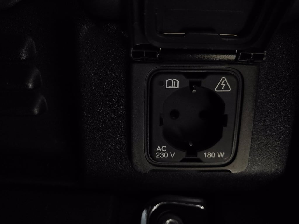 LAND ROVER Defender 110 3.0d i6 mhev x-dynamic se awd 300cv auto 6p.ti