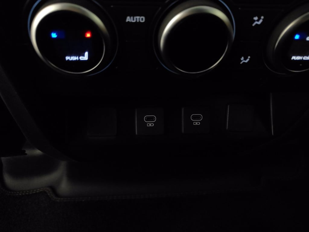 LAND ROVER Defender 110 3.0d i6 mhev x-dynamic se awd 300cv auto 6p.ti