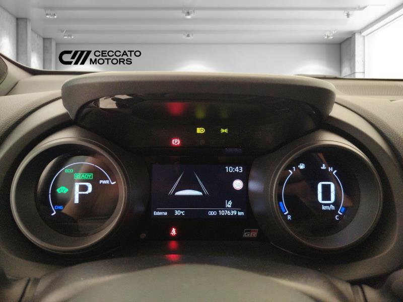 TOYOTA Yaris 1.5h gr sport