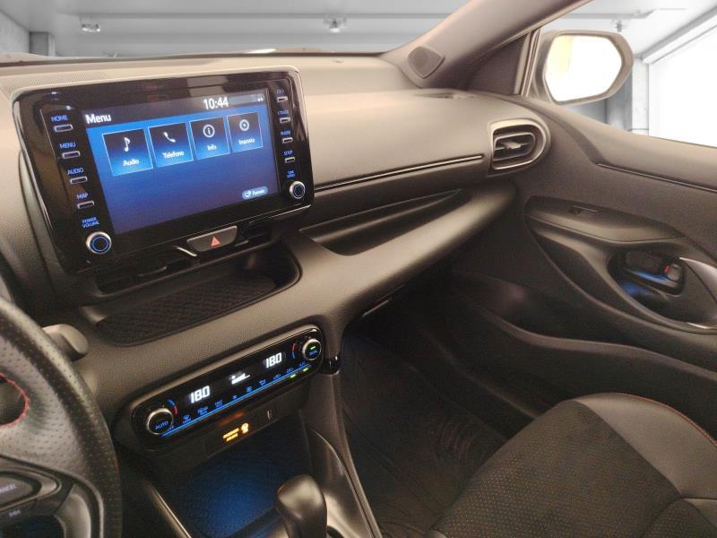 TOYOTA Yaris 1.5h gr sport