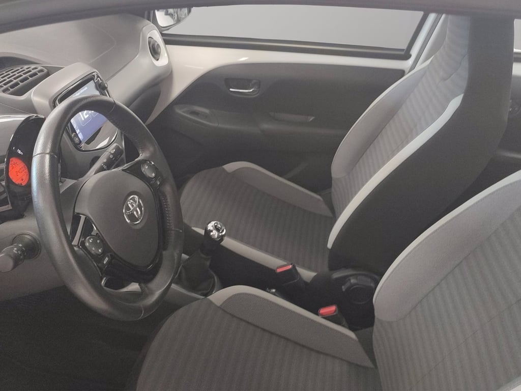 TOYOTA Aygo 5p 1.0 x-play 72cv