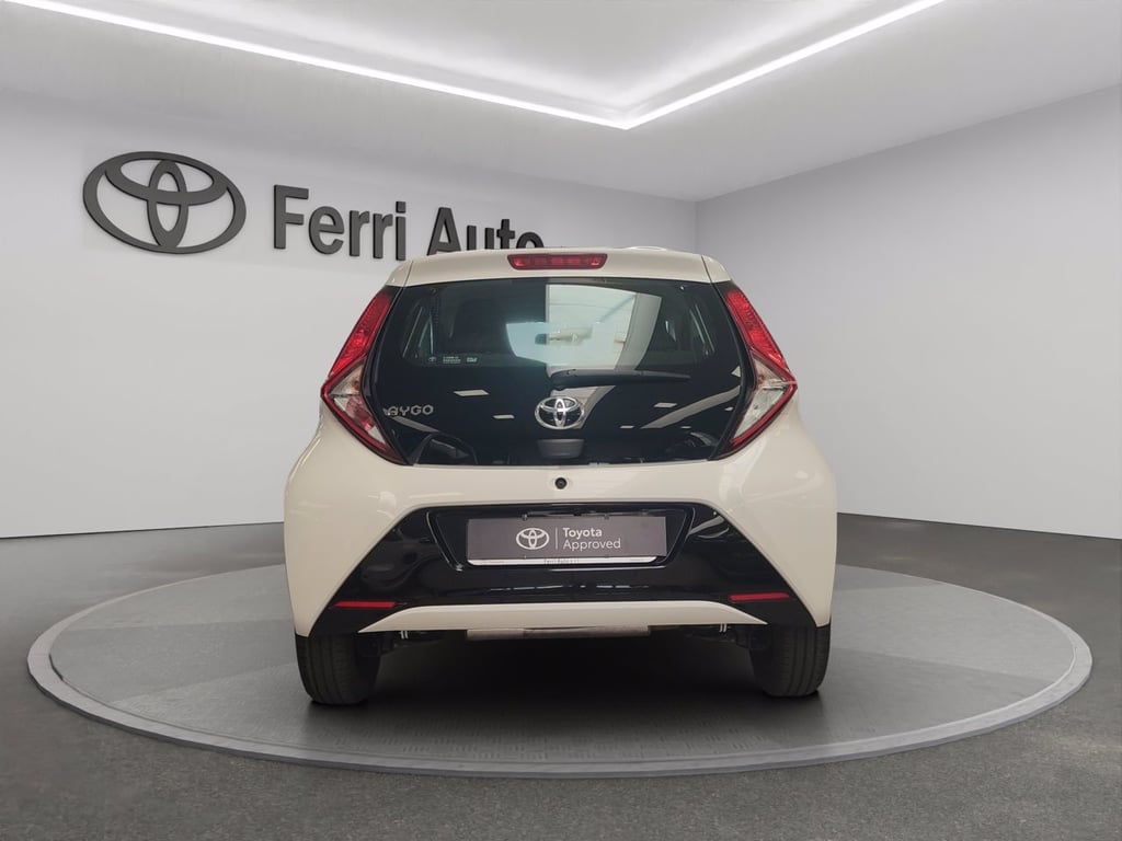 TOYOTA Aygo 5p 1.0 x-play 72cv