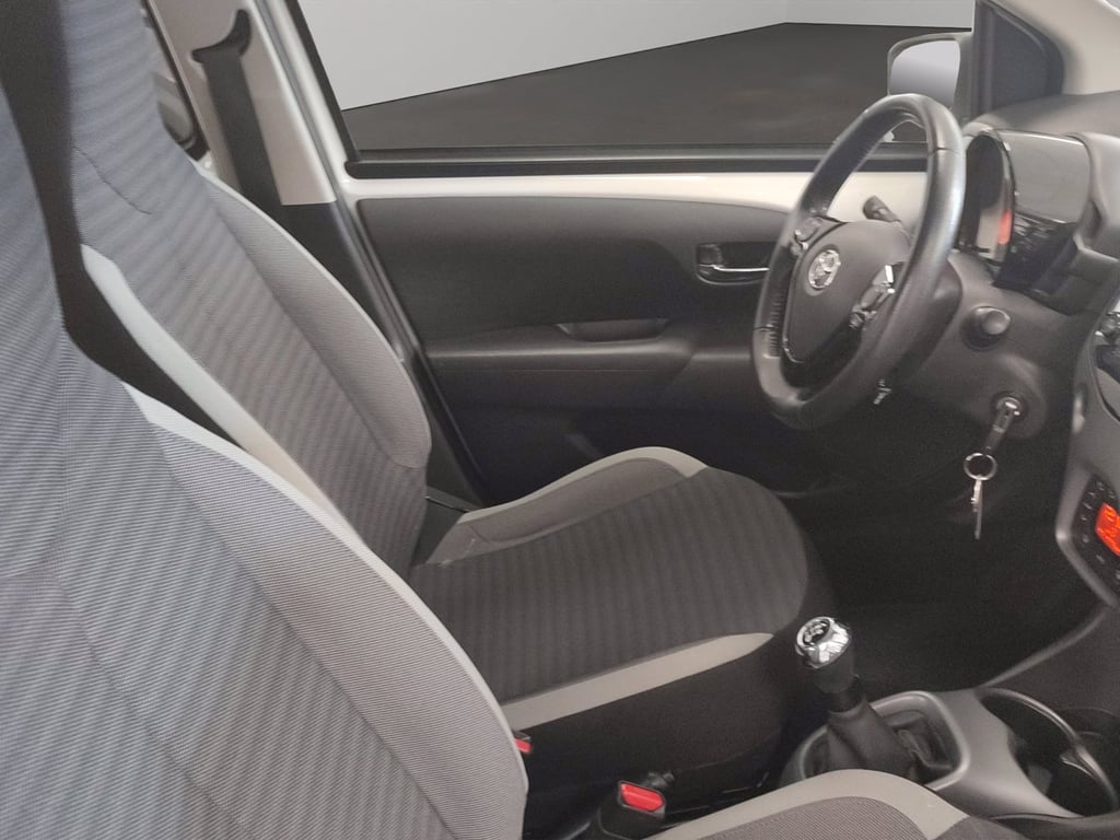 TOYOTA Aygo 5p 1.0 x-play 72cv