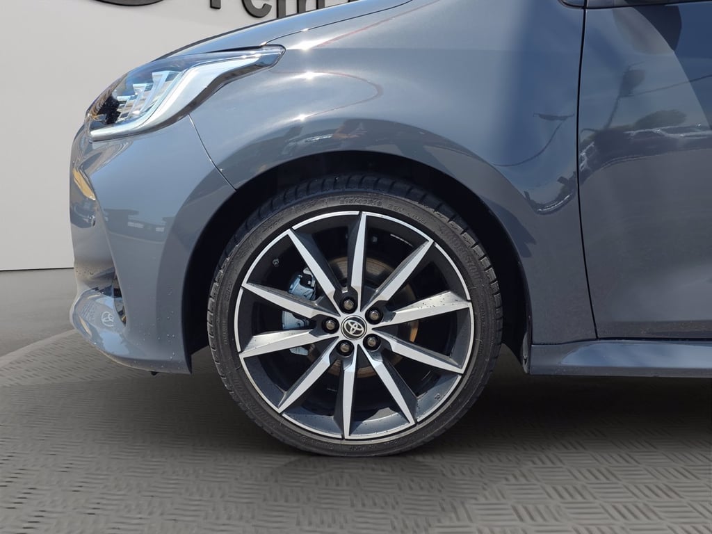 TOYOTA Yaris 1.5h 130 gr sport
