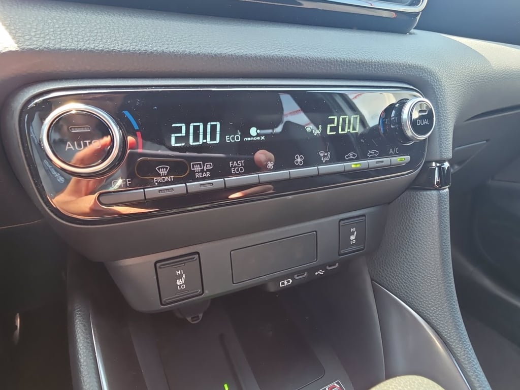 TOYOTA Yaris 1.5h 130 gr sport